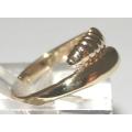 9k / 9ct gold crossover / snake RING, size G-. Ready for you. Last one!