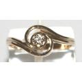 9k / 9ct gold CZ swirl RING, size N. Ready for you. Last one!