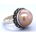 Mabe pearl RING: dark gold, detailed surround, sterling silver