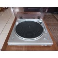 Denon - DF 29F -2005 fully automatic turntable with switchable built in phono stage.