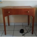 Sewing table, sewing machine and overlocker