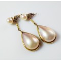 ***IN STOCK***BEAUTIFUL PEAR MABE DROP EARRINGS SET IN 9CT GOLD