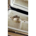 Vintage ladies 9crt Gold ring with beautiful precious stones (small size)
