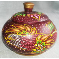 BRIGHT AND CHEERFUL !!!  VINTAGE HAND PAINTED, WOODEN TRINKET BOX WITH LID