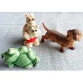 3 x VINTAGE MINIATURES, GREEN CERAMIC FROG, KANGAROO WITH BABY MADE FROM SHELLS, HARD PLASTIC DOG