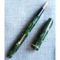 VINTAGE CONWAY STEWART GREEN MARBLE, 1950s FOUNTAIN PEN WITH A 14ct GOLD NIB, GOOD USED CONDITION.