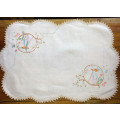 VINTAGE EMBROIDERED IRISH LINEN TRAY CLOTH WITH CROCHET EDGING  IN EXCELLENT CONDITION