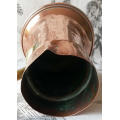 ANTIQUE SOLID COPPER WARMING POT WITH POURING LIP AND A SOLID BRASS HANDLE