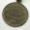 1933 - Ons Kinder Dag - Our Children Day medallion - cracked die variety SCARCE