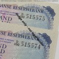 Pair of TW de Jongh 2nd issue R2 notes - consecutive - UNC D100 #515574-515575
