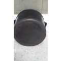 Vintage 6 Liter Cast Iron Pot (READ DESCRIPTION)