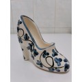 Magnificent Hand Painted Porcelain Shoe (5 of 6)