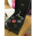 Gramophone: His Masters Voice in good working condition