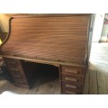 Oak Rolltop Desk ( 137 x 125 x 82 cm )