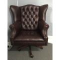 BEAUTIFUL LEATHER SWIVEL OFFICE CHAIR