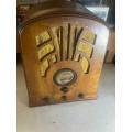 Vintage Philco Radio ( 53 x 43 x 30 cm )