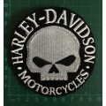 BDG1149 Round biker skull design badge patch white