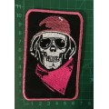 BDG552 Skull with scarf in pink badge patch