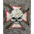 BDG414 Skull and cross badge patch large on vinyl 20cm x 20cm