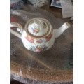 SUPERB ROYAL ALBERT LADY CARLYLE  MEDIUM TEAPOT  GILDED EXCELLENT CONDITION UNUSED  SIX TO EIGHT CUP