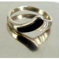 STUNNING VINTAGE RING, STERLING SILVER WITH ONYX. UNUSED CONDITION