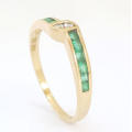 Diamond and Emerald Ring in 18k Yellow Gold- Size M
