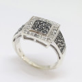 0.61ctw Natural Black and White Diamond Ring