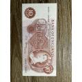 Bank of England  *  10 shilling  *  featuring a young queen  *  Excellent condition