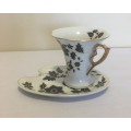 VINTAGE CUP AND PORCELAIN SNACK TRAY