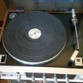 Toshiba Turntable/Tuner with speakers. 40 Lps included.