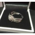 9ct White Gold ring with 83 diamonds