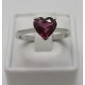 9kt White Gold Ring with Heart shaped Rhodolite