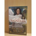 Soundless: Richelle Mead (Paperback)