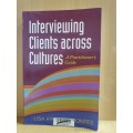 Interviewing Clients Across Cultures (A Practitioner`s Guide: Lisa Aaronson Fontes (Paperback)