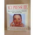 Acupressure - How to Cure Common Ailments the Natural Way: Michael Reed Gach (Paperback)