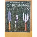 The essential guide to Gardening Techniques : Susan Berry (Hardcover)