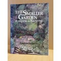 The Smaller Garden - Planning & Planting: Penelope Hobhouse (Hardcover)