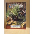 A-Z of Herbs - Identifying Herbs/How to Grow Herbs/The Uses of Herbs: Margaret Roberts (Hardcover)