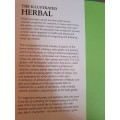 The Illustrated Herbal - The Complete Guide to Growing and Using Herbs: Philippa Back (Hardcover)