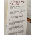Illustrated Elements of Vitamins and Minerals - Karen Sullivan (Paperback)