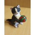 Small Cat Figurine - height 7cm width 4cm