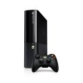Xbox 360 4GB Slim E + 1 game