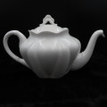 Shelley `Dainty White` 4 Cup Tea Pot.