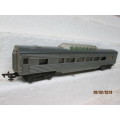 OO SCALE : TRI-ANG PASSENGER COACH WITH SKY ROOF (MADE IN SOUTH AFRICA) - LOT 573R