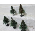 HO SCALE : x5  SMALL PLASTIC PINE TREES - LOT 461T