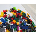 LEGO ASSORTED PIECES (2 LITRE CONTAINER FULL) - LOT 213V