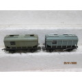 OO SCALE : HORNBY / TRI-ANG x2 CLOSED GRAIN HOPPERS (AUTO OFF-LOADING) - LOT 74z