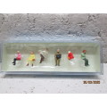 HO SCALE : PREISER FIGURINES : x6 SEATED RAILWAY TRAVELLERS (BOXED) - LOT 731z