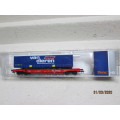 HO SCALE : ROCO LONG FLAT CAR WITH ROAD TRAILER LOAD (BOXED) - LOT 893z