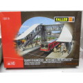 HO SCALE : FALLER PEDESTRIAN DOUBLE RAIL BRIDGE KIT (BOXED) - LOT 167AA